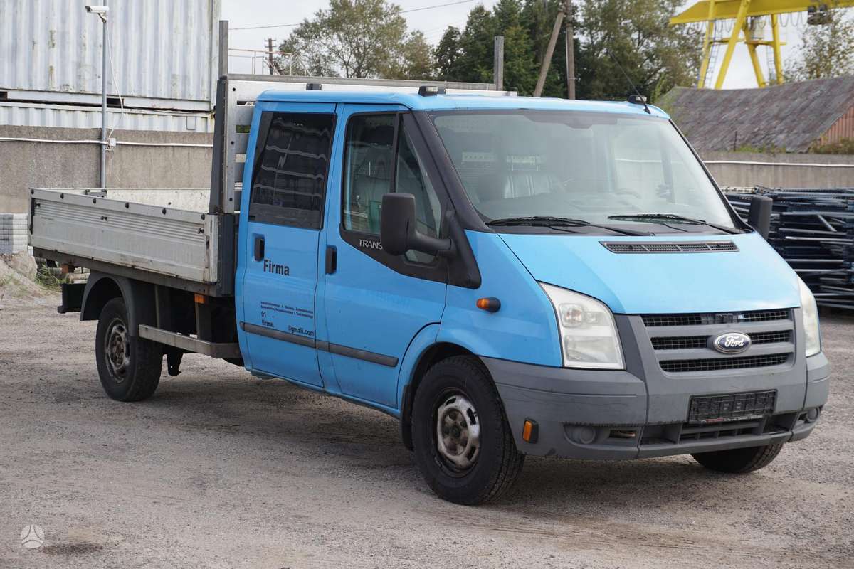 Ford Transit 2011 — вигляд ззаду