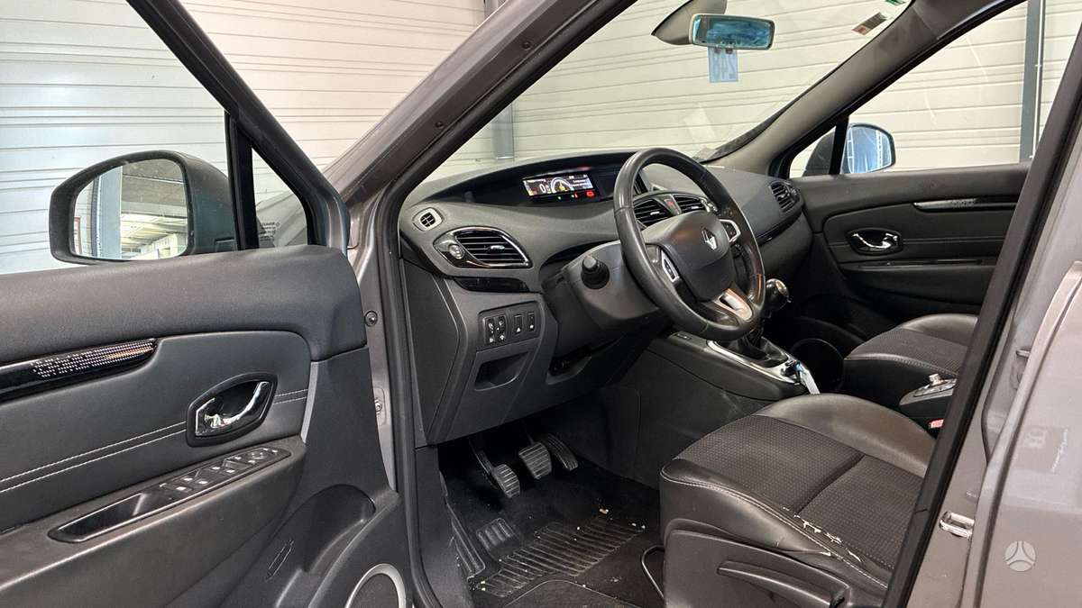 Renault Grand 2012 — photo 18