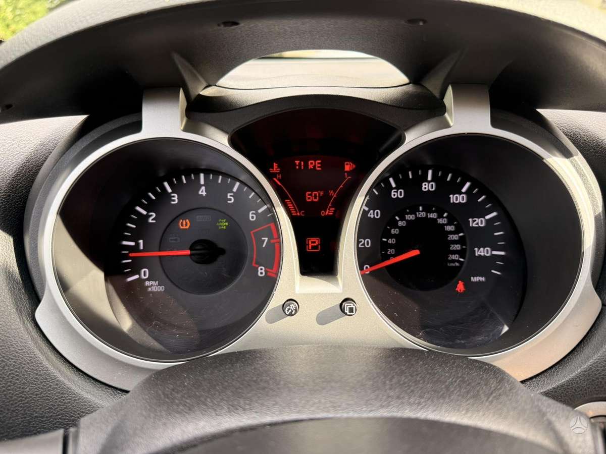 Nissan Juke 2011 — photo 12