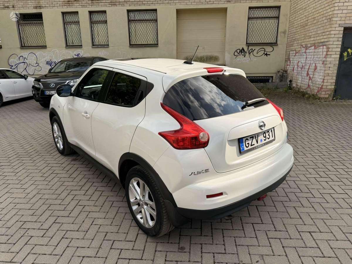 Nissan Juke 2011 — engine 1618 cm³, 190 HP (140kW)