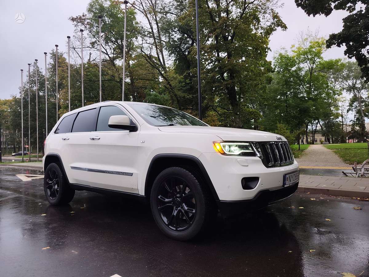 Jeep Grand 2012 — вигляд ззаду