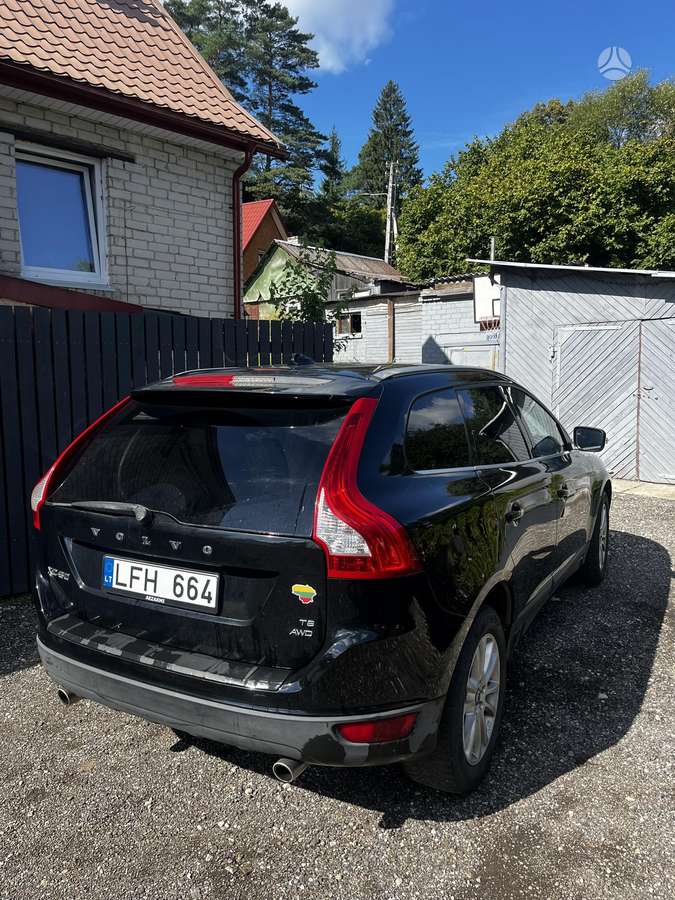 Volvo XC60 2010 — interior