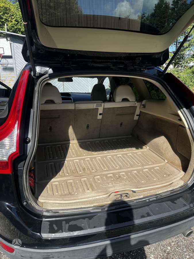 Volvo XC60 2010 — photo 7