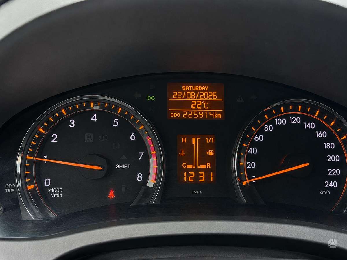Toyota Avensis 2011 — photo 14