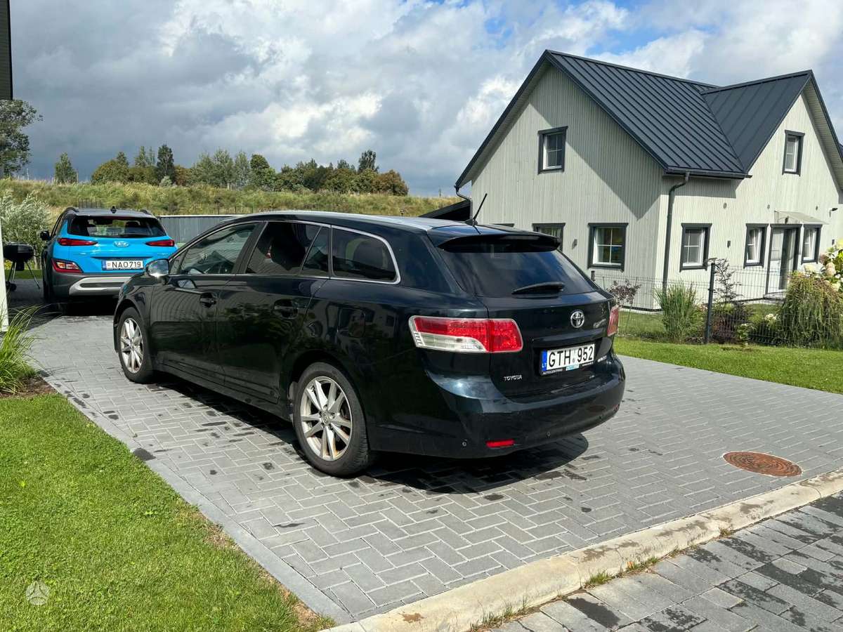 Toyota Avensis 2011 — engine 1987 cm³, 152 HP (112kW)