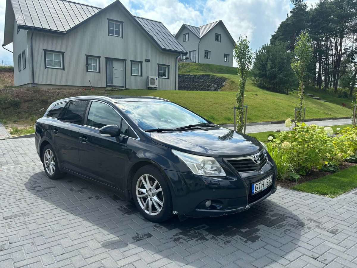 Toyota Avensis 2011 — photo 8