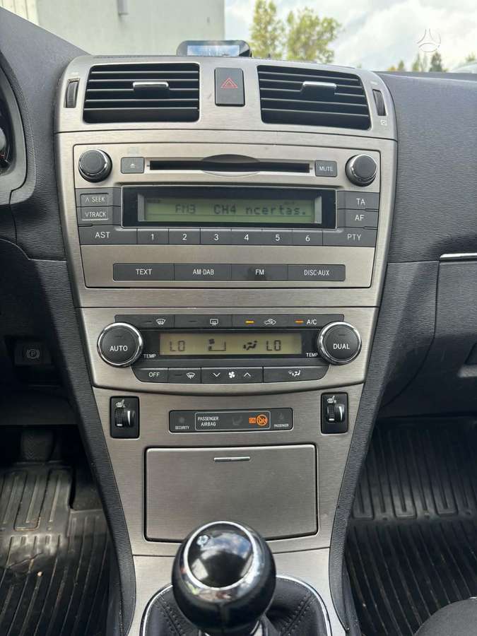Toyota Avensis 2011 — photo 9