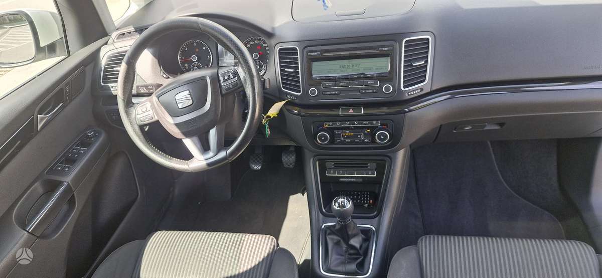 Seat Alhambra 2011 — photo 10