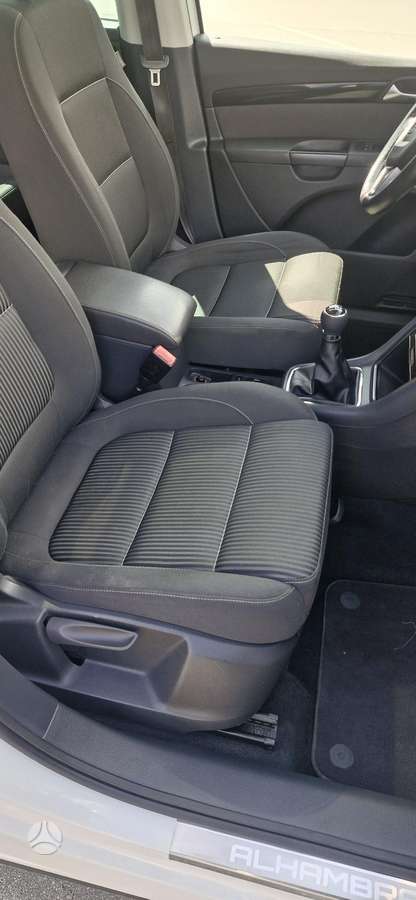 Seat Alhambra 2011 — photo 11