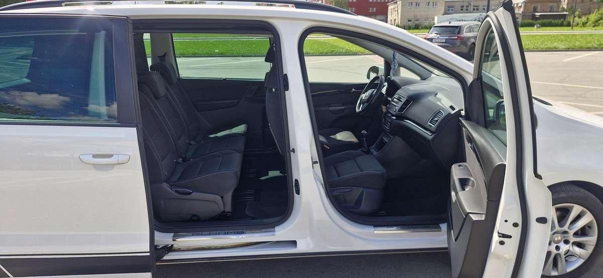 Seat Alhambra 2011 — photo 13