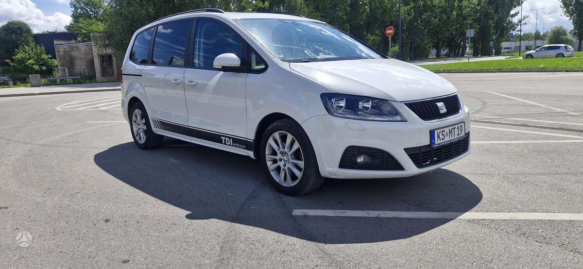 Seat Alhambra 2011 — rear view