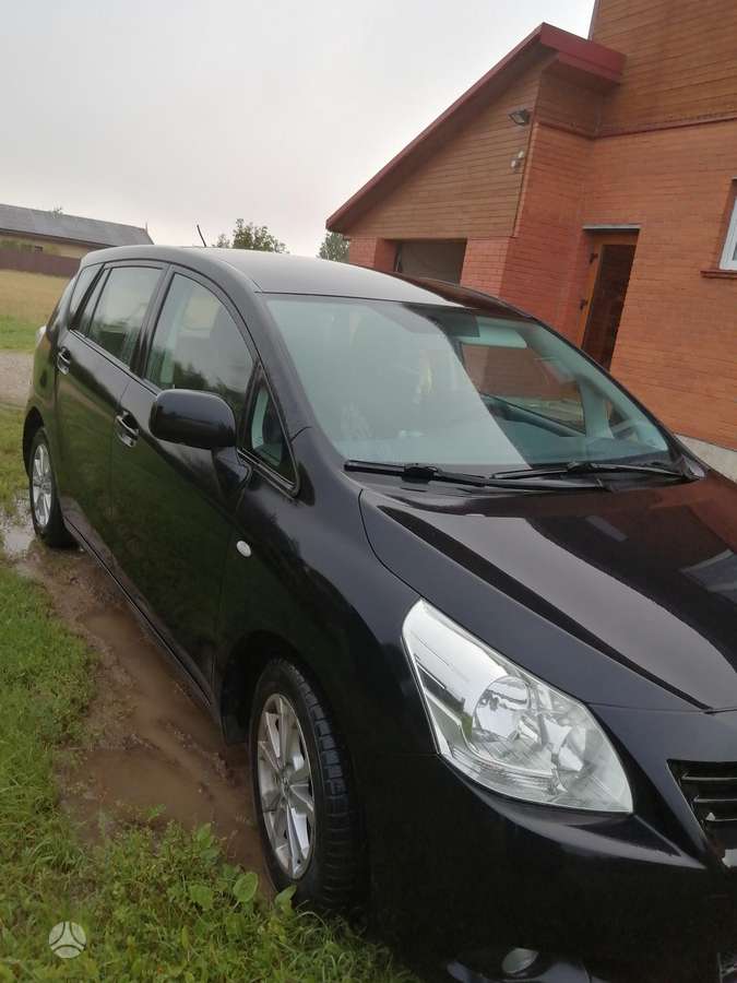 Toyota Verso 2011 — rear view