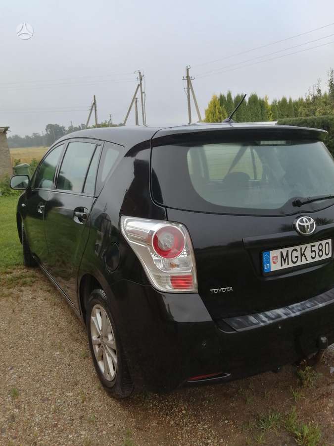 Toyota Verso 2011 — interior