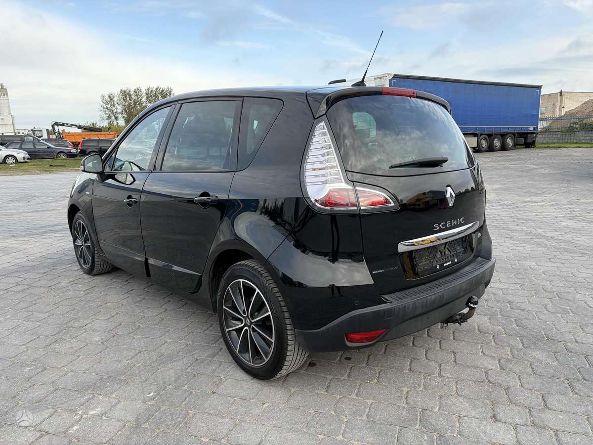 Renault Scenic 2013 — вигляд ззаду