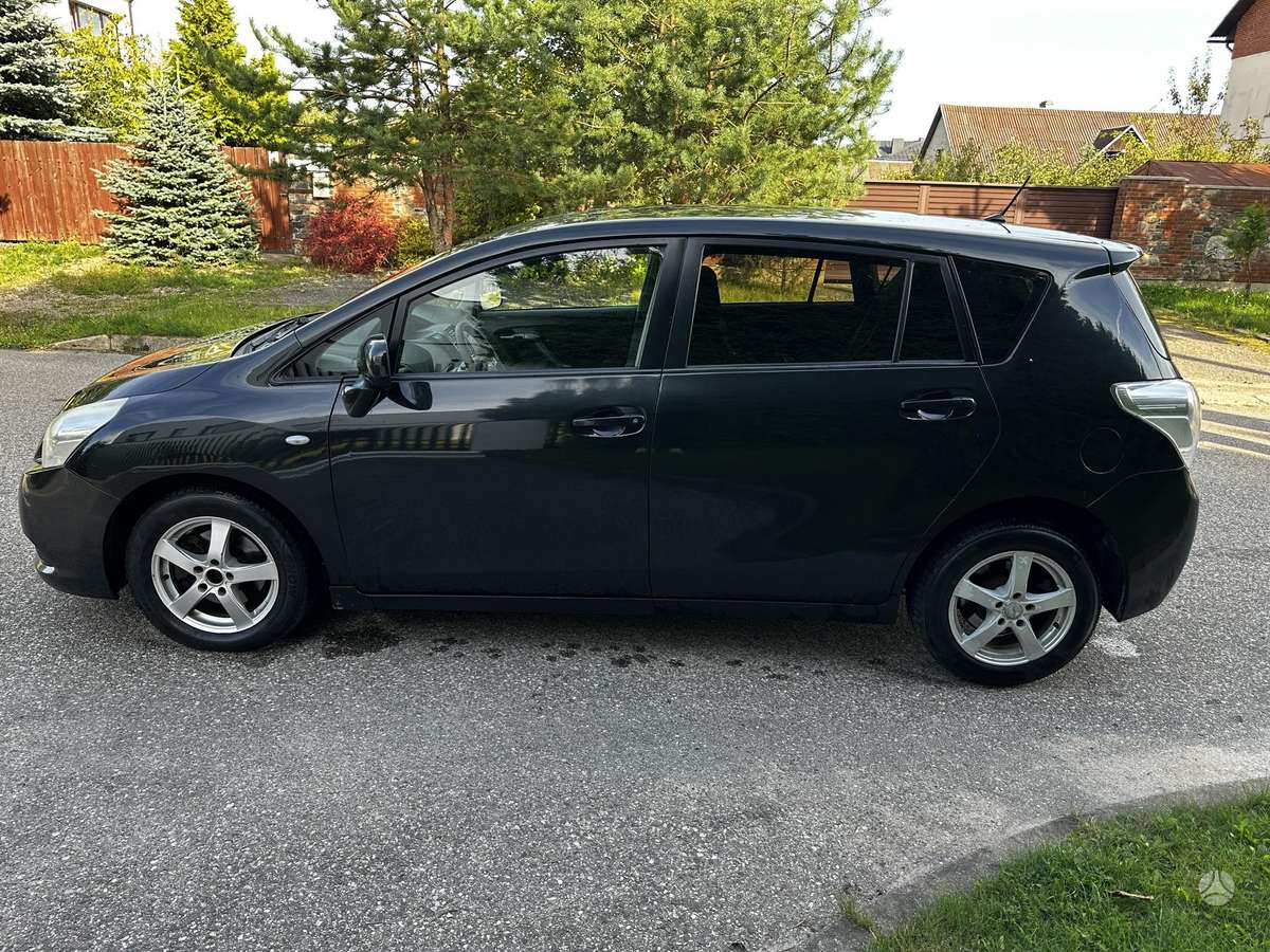Toyota Verso 2010 — photo 8
