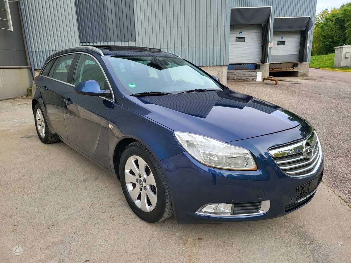 Opel Insignia 2011 — вигляд ззаду