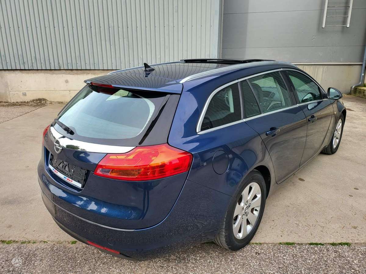 Opel Insignia 2011 — салон