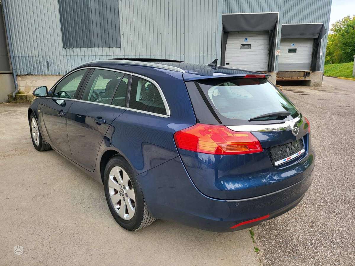 Opel Insignia 2011 — двигун 1956 cm³, 131 HP (96kW)