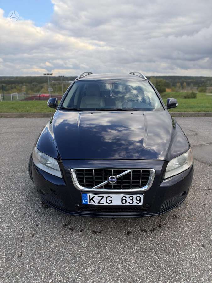 Volvo V70 2008 — вигляд ззаду