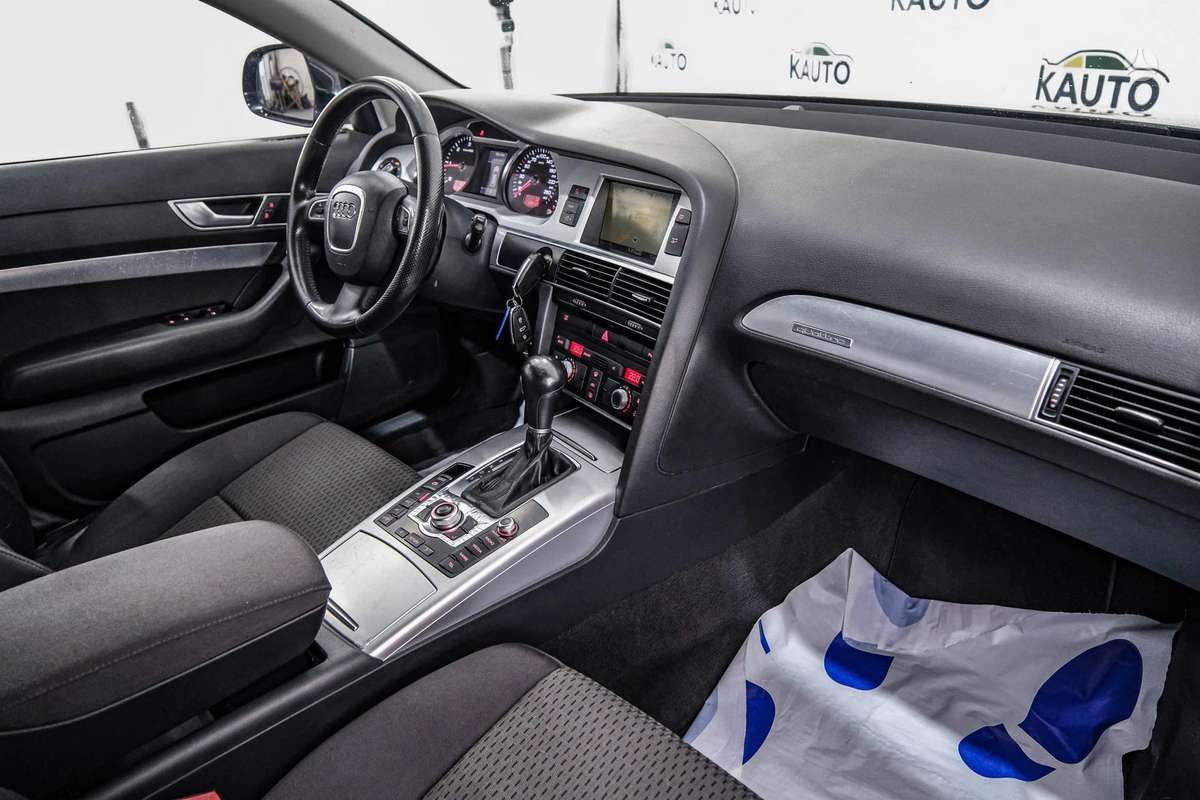 Audi A6 2010 — photo 11
