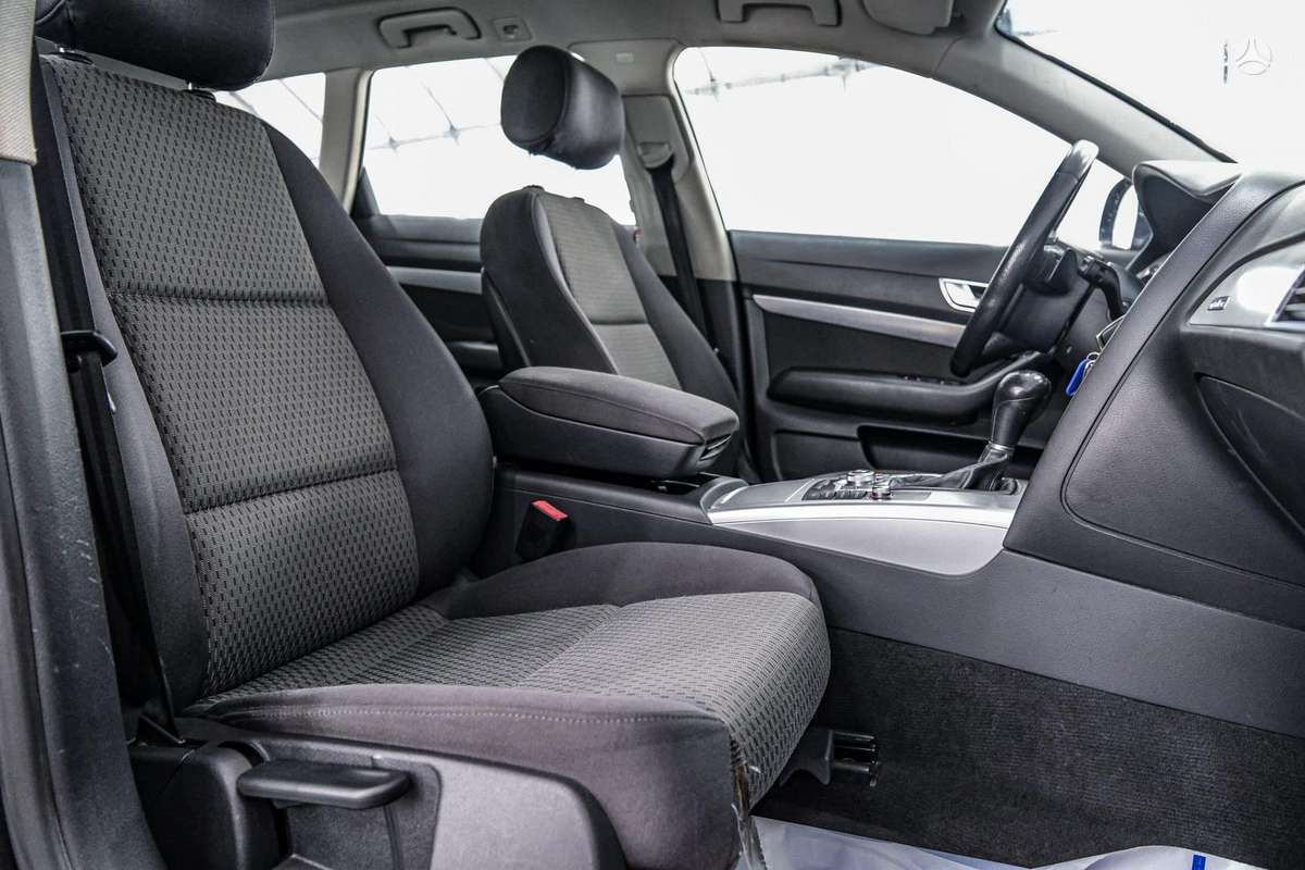 Audi A6 2010 — photo 12