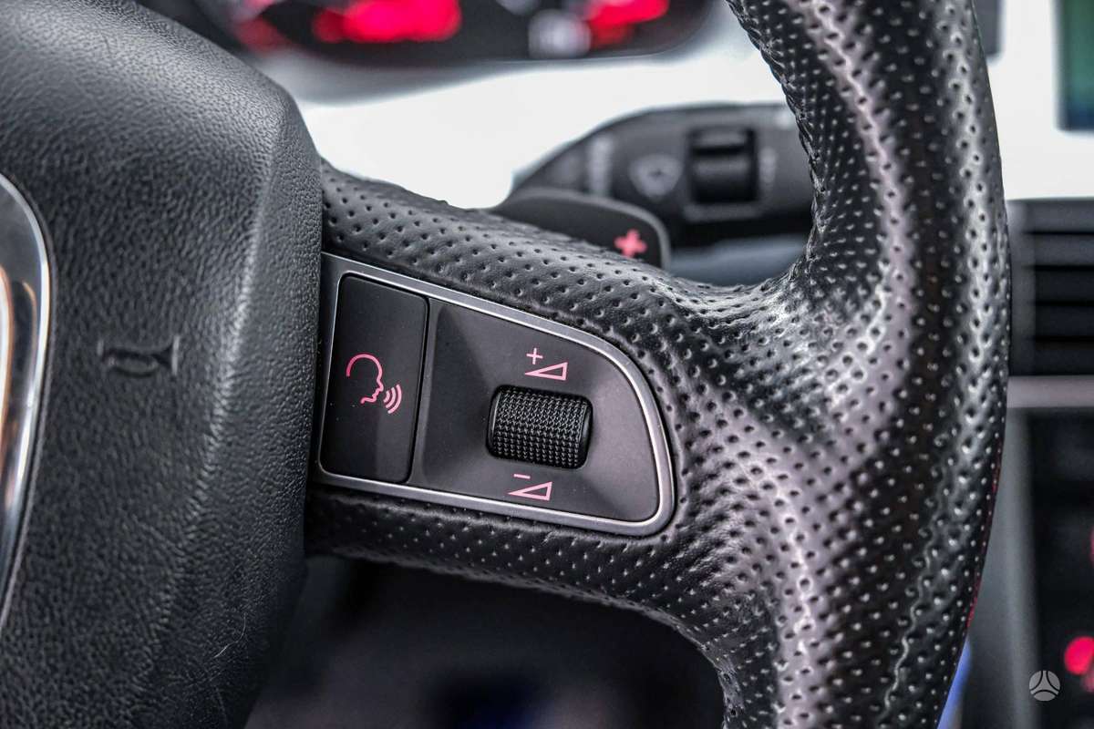 Audi A6 2010 — photo 17