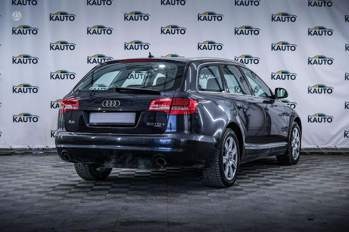 Audi A6 2010 — interior