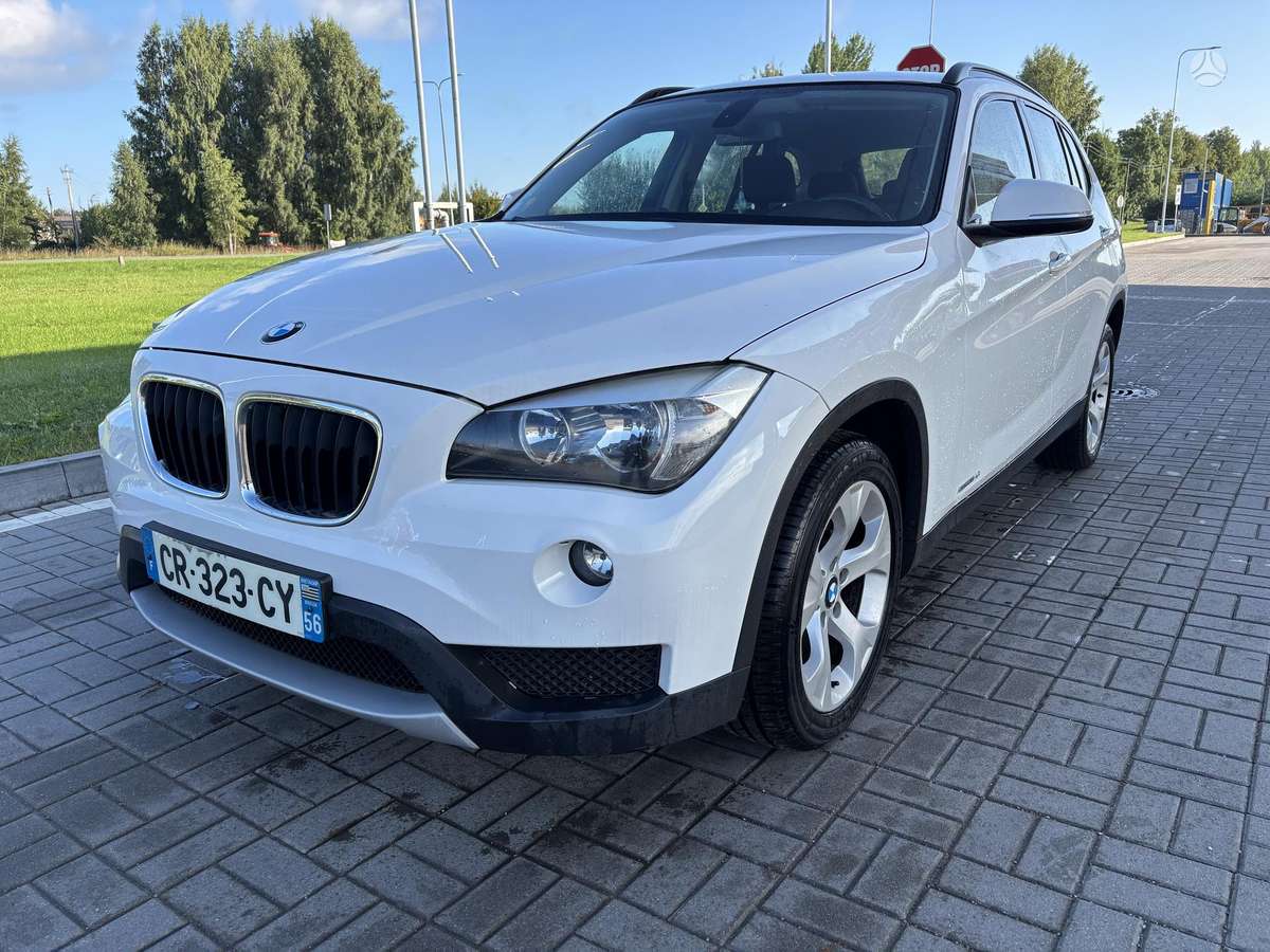 BMW X1 2013 — салон