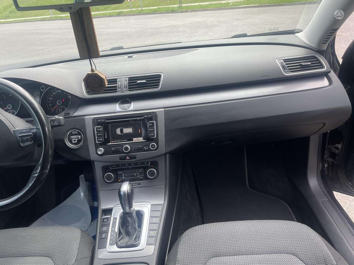 Volkswagen Passat 2011 — photo 5