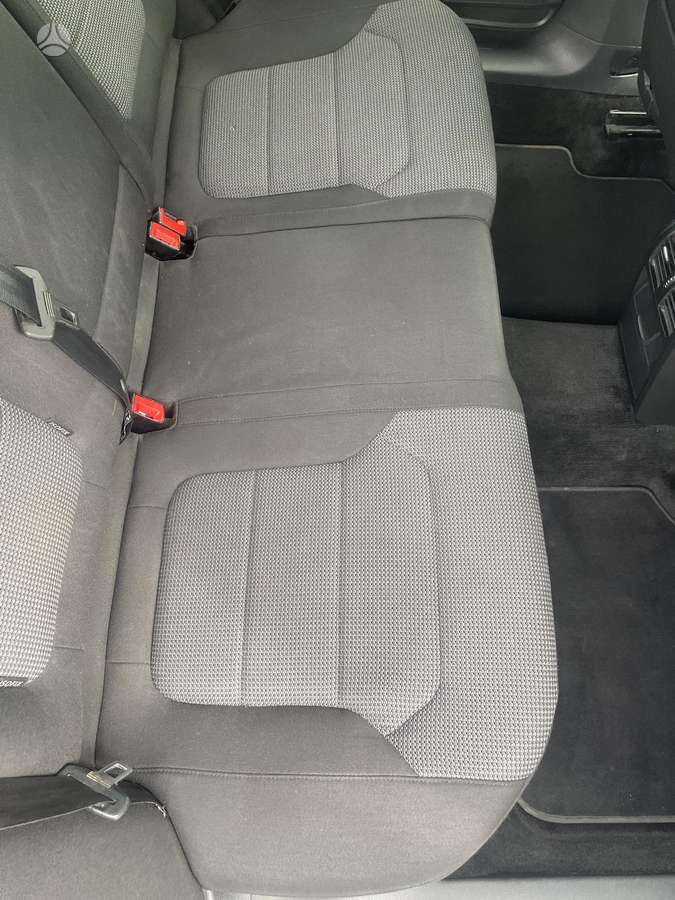 Volkswagen Passat 2011 — photo 7