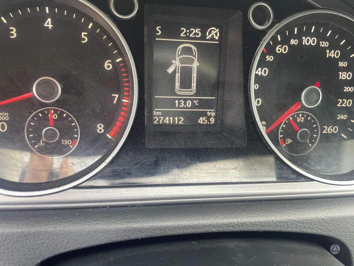 Volkswagen Passat 2011 — photo 8