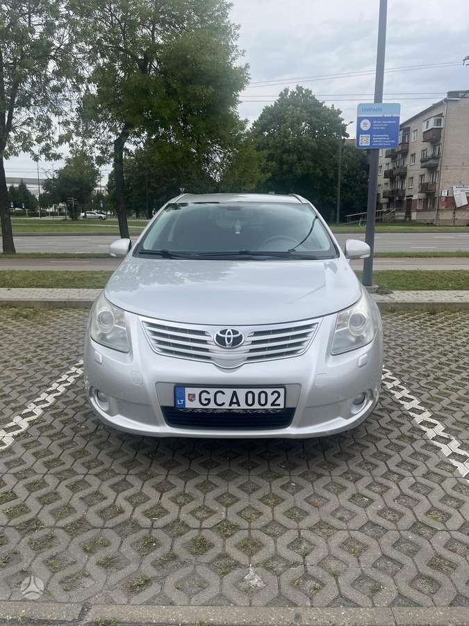 Toyota Avensis 2009 — rear view
