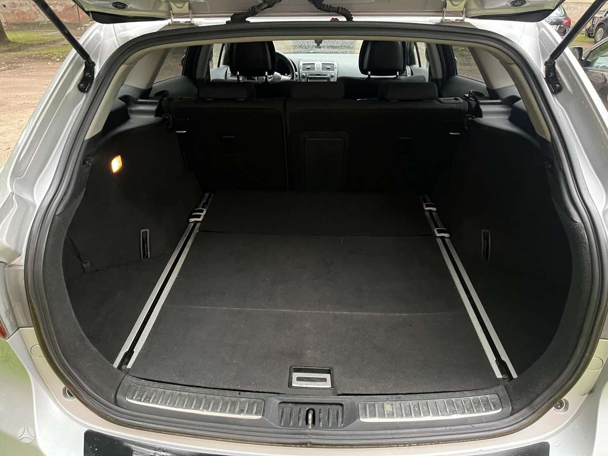 Toyota Avensis 2009 — photo 8