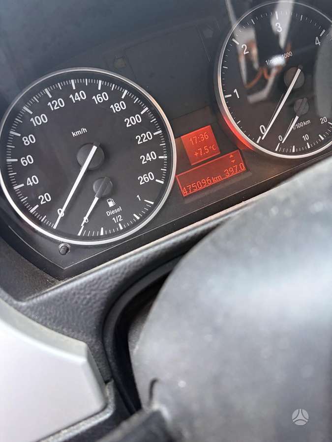 BMW 318 2010 — photo 8