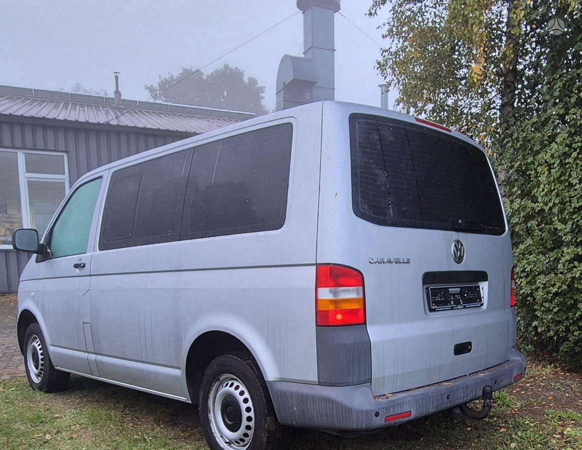 Volkswagen Caravelle 2008 — вигляд ззаду