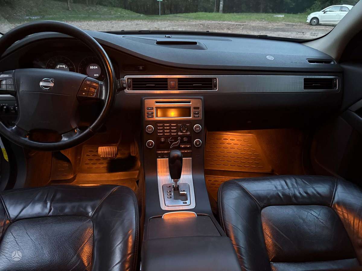 Volvo XC70 2008 — engine 2400 cm³, 185 HP (136kW)