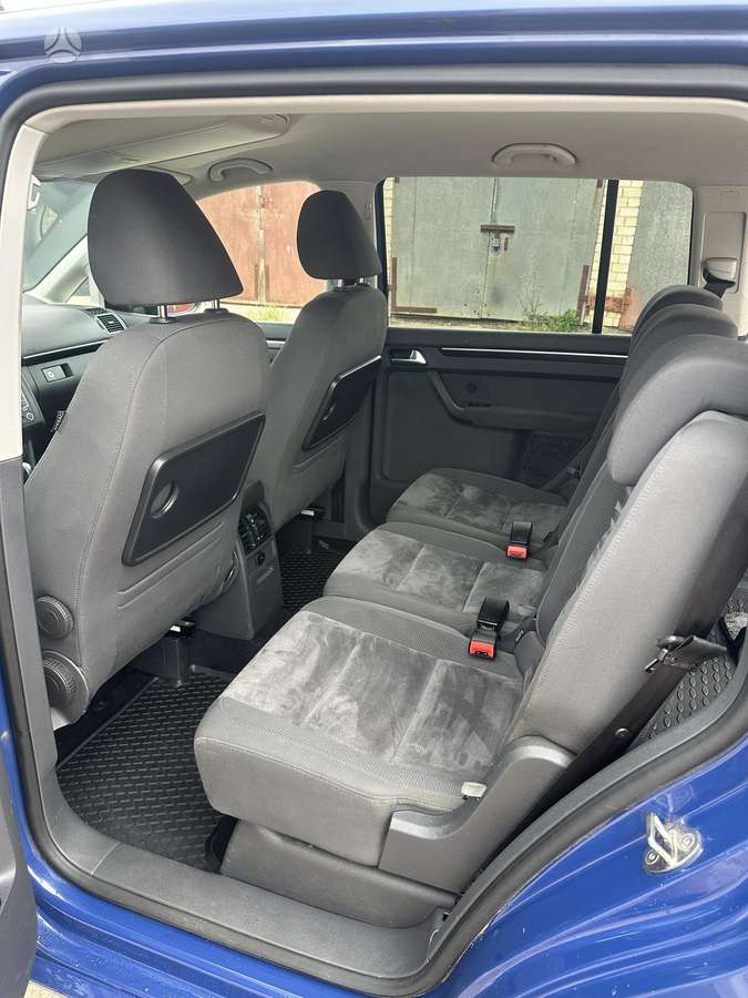Volkswagen Touran 2011 — photo 10