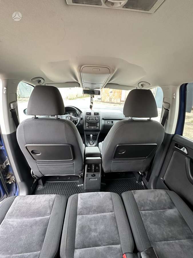 Volkswagen Touran 2011 — photo 11