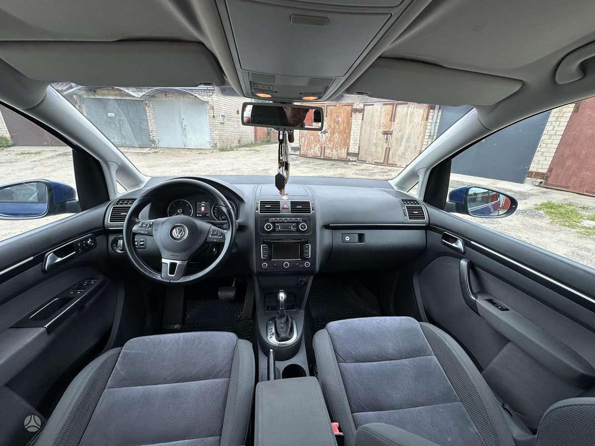 Volkswagen Touran 2011 — photo 13