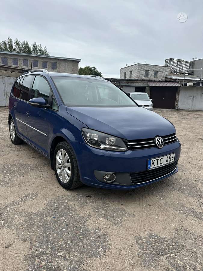 Volkswagen Touran 2011 — rear view