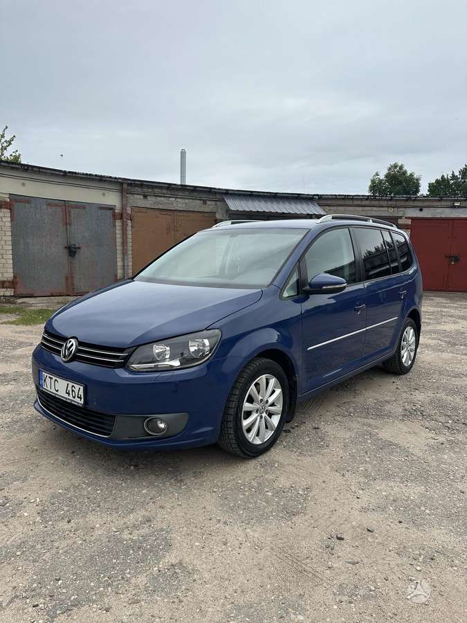 Volkswagen Touran 2011 — interior