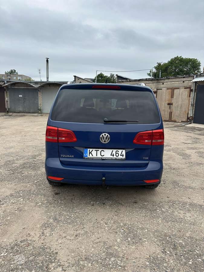 Volkswagen Touran 2011 — photo 6