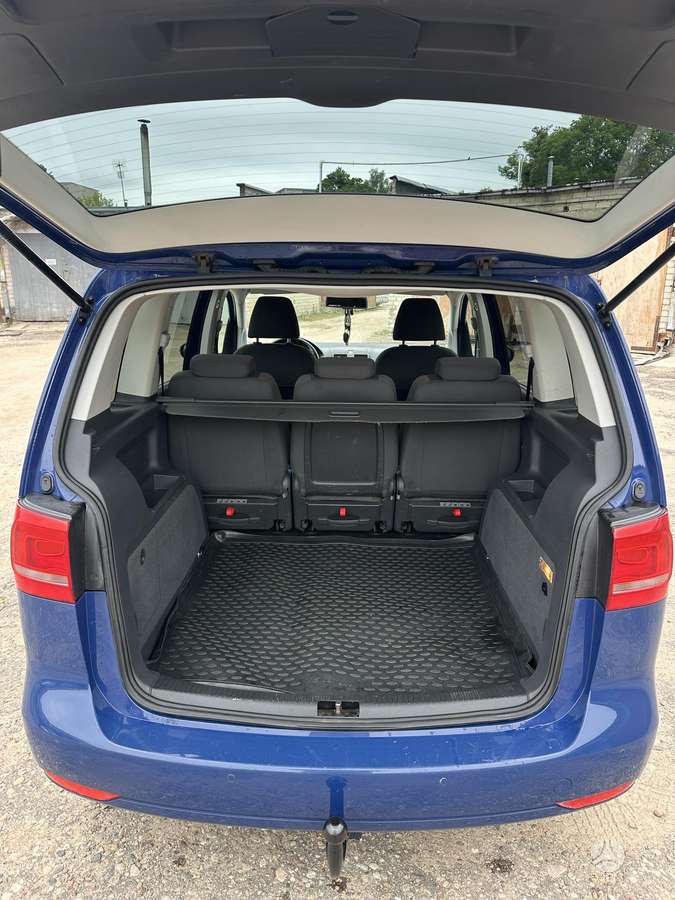 Volkswagen Touran 2011 — photo 9