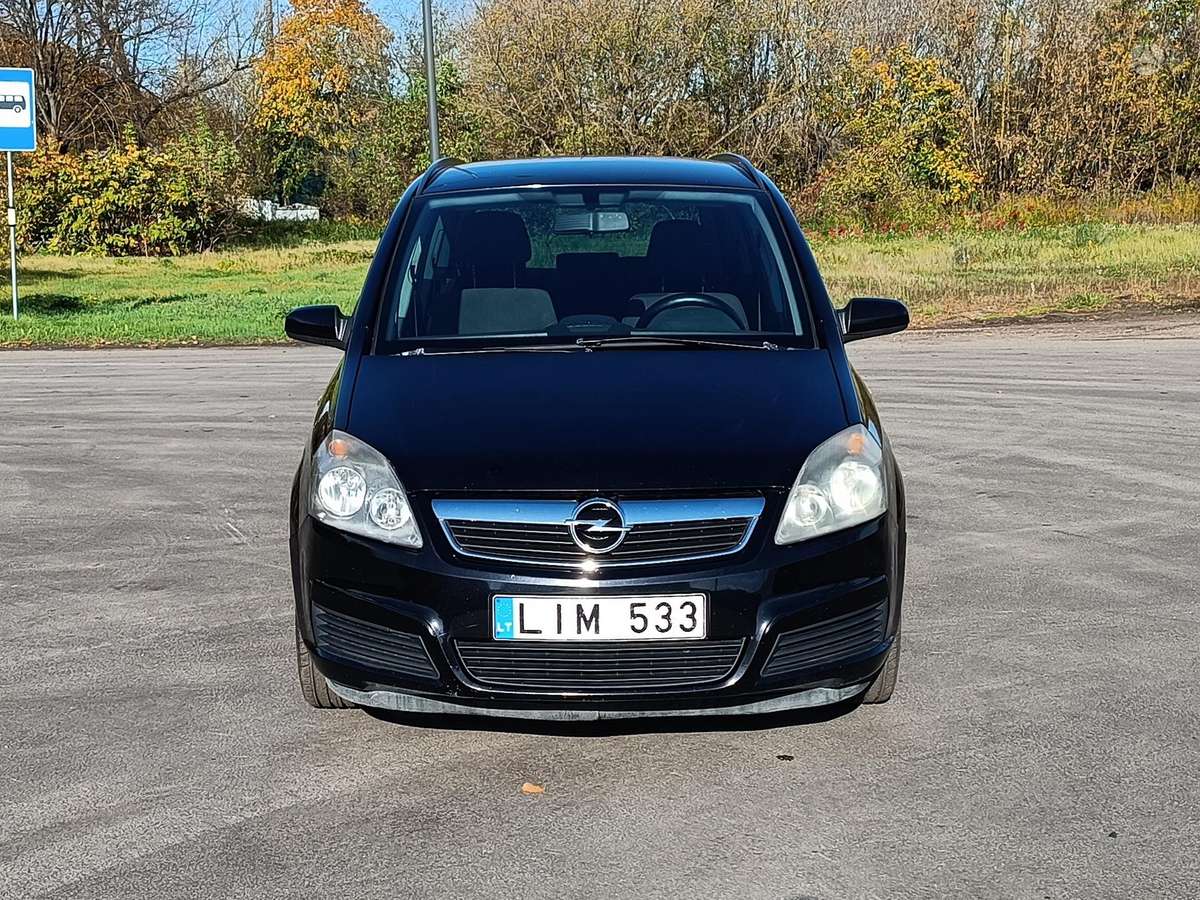 Opel Zafira 2007 — rear view