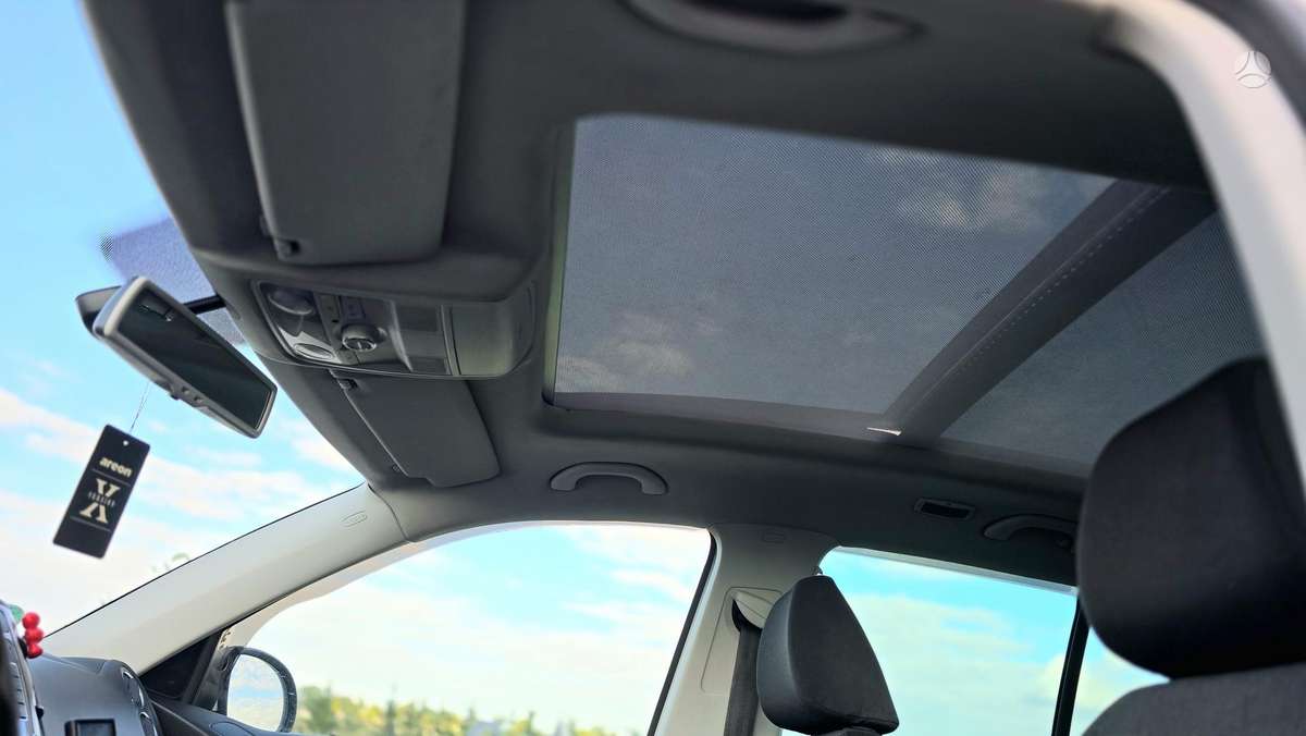 Volkswagen Tiguan 2009 — photo 11