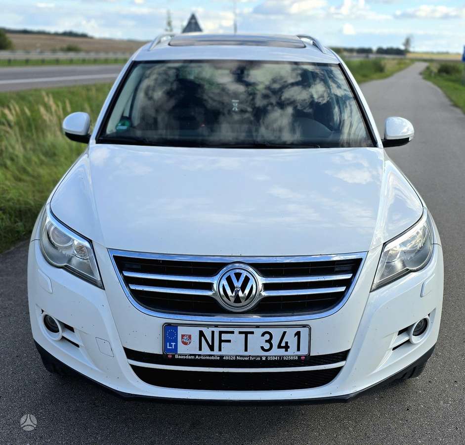 Volkswagen Tiguan 2009 — interior