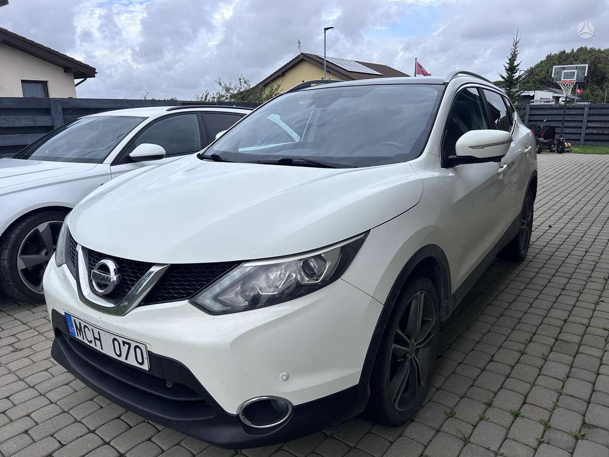 Nissan Qashqai 2014 — rear view