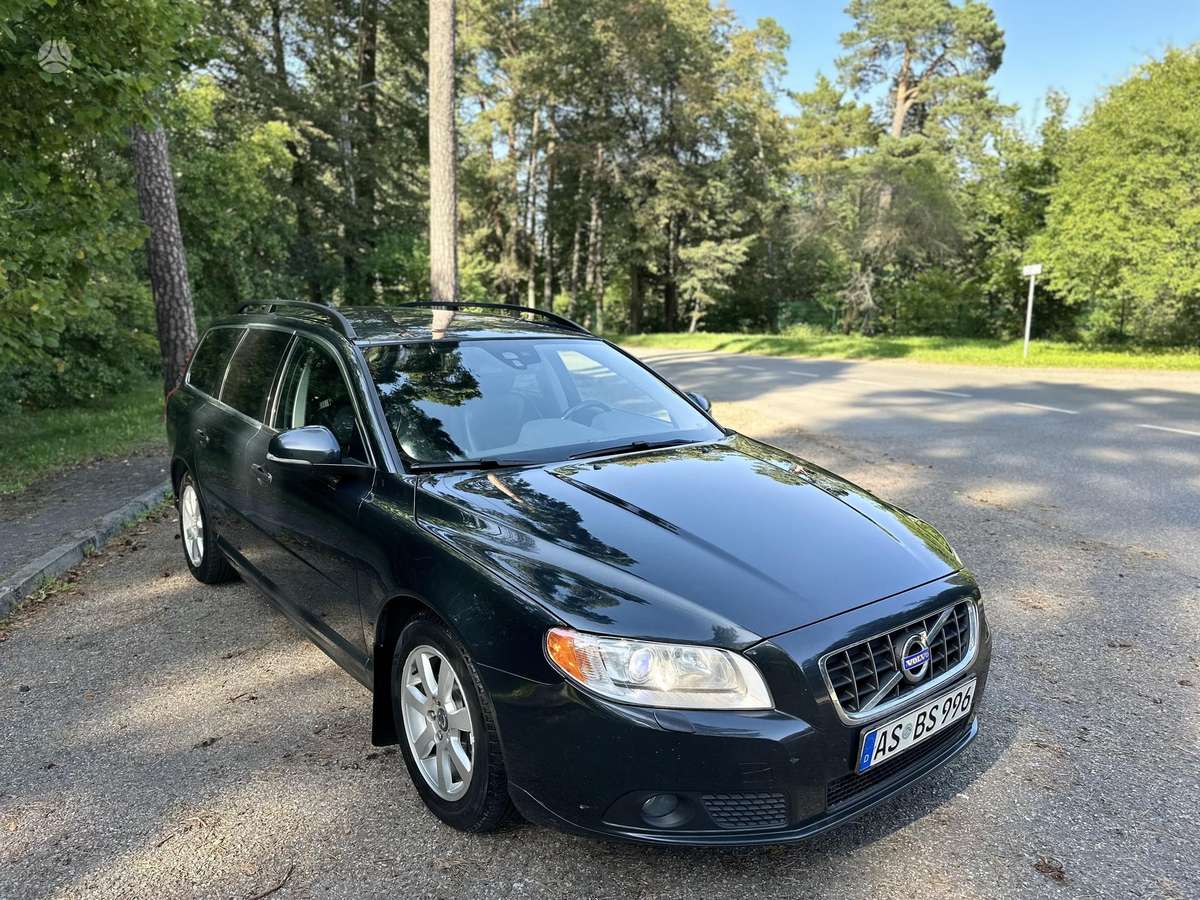 Volvo V70 2012 — вигляд ззаду