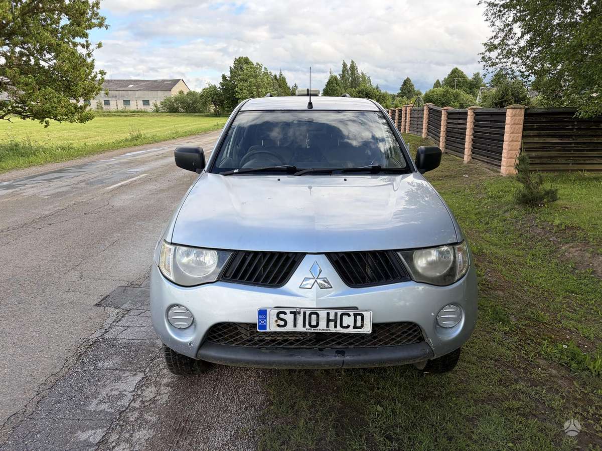 Mitsubishi L200 2009 — вигляд ззаду