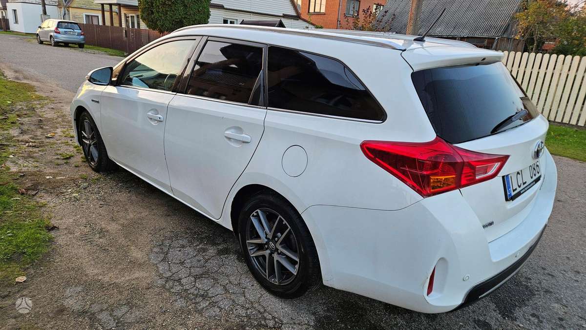 Toyota Auris 2014 — фото 5